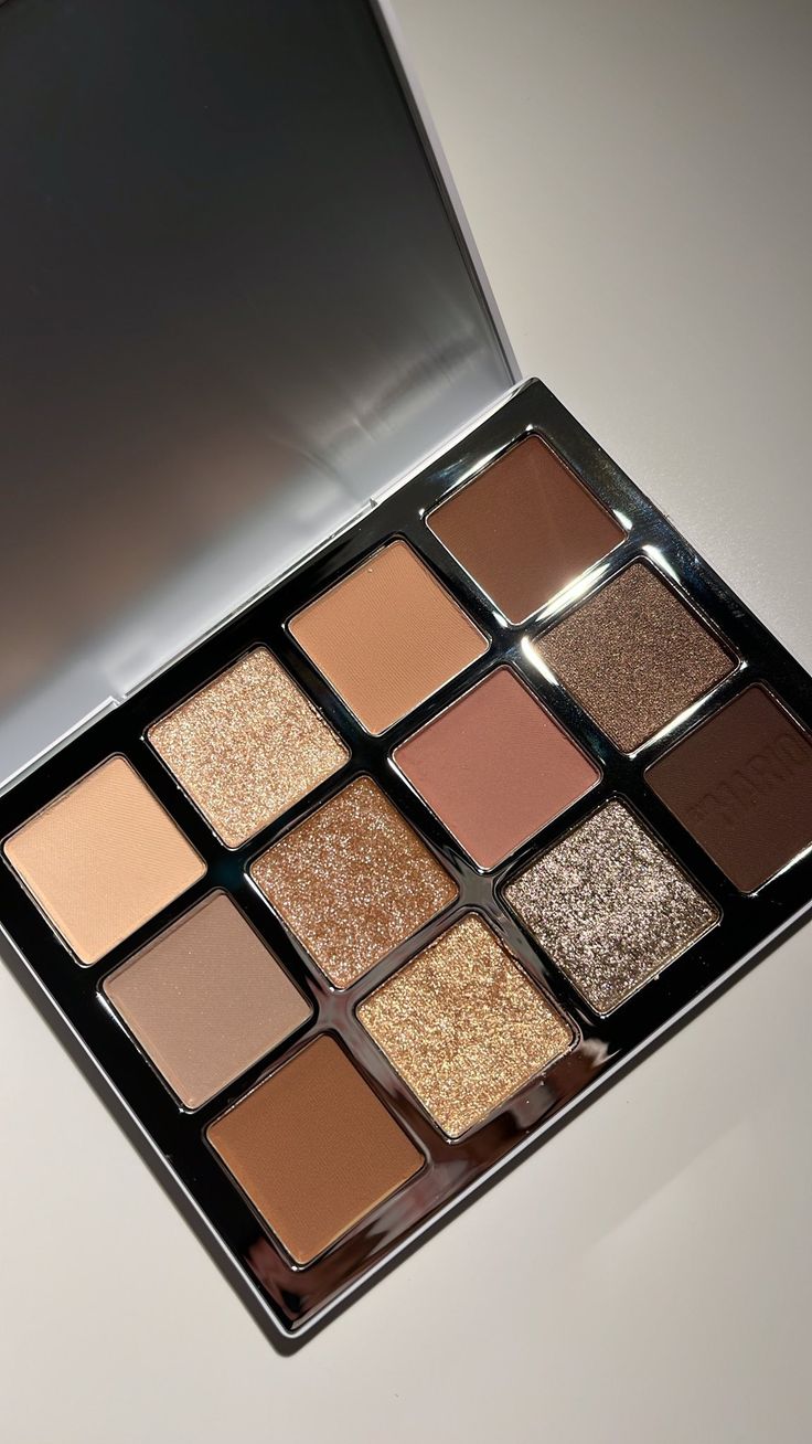 Palette Contouring Matte 12 Teintes – Bronzer, Highlighter & Fard à Paupières