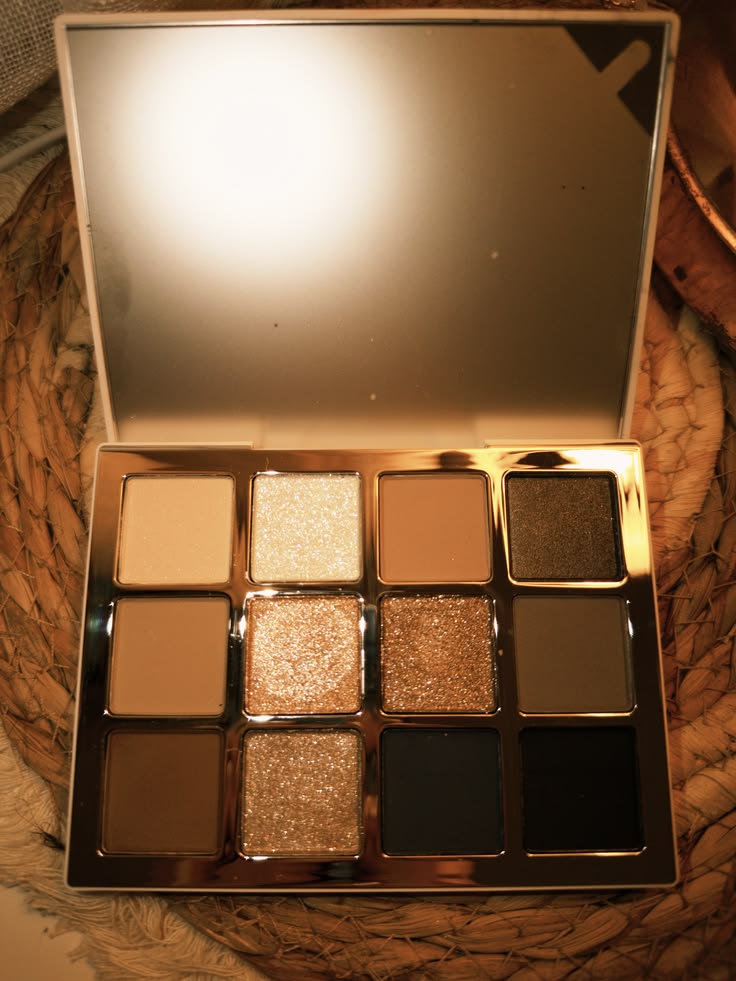 Palette Contouring Matte 12 Teintes – Bronzer, Highlighter & Fard à Paupières